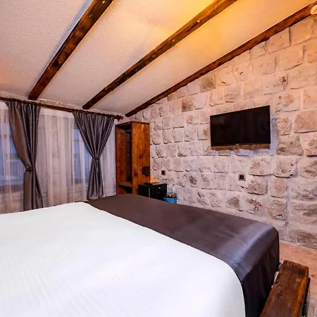 Tuna Hotel *